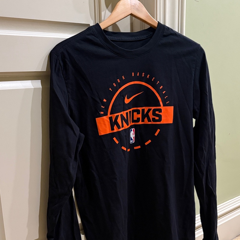 Nike New York Knicks Long Sleeve "The Nike Tee" - Medium - Black/Orange